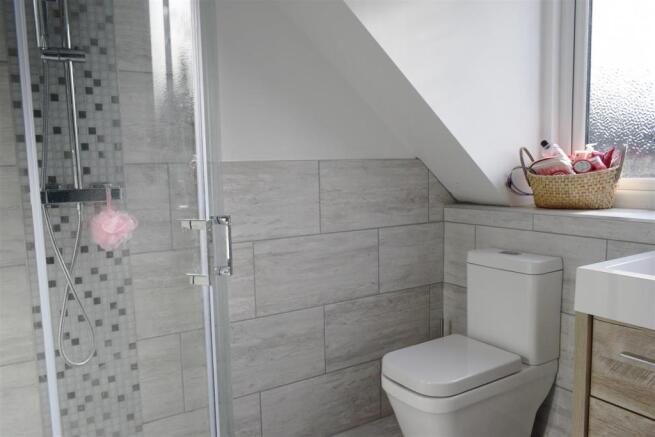 En-Suite 2.JPG