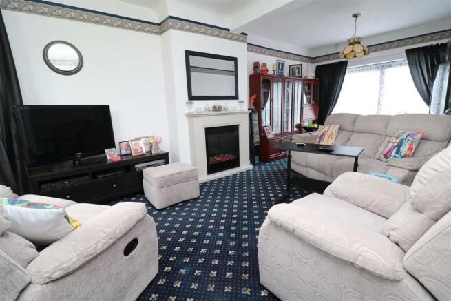 LOUNGE/DINING ROOM