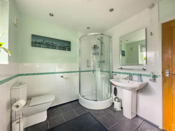 4 bed Detached for sale Image 8