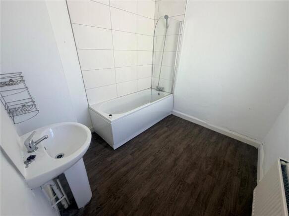 2 bed Terraced to rent Image 7