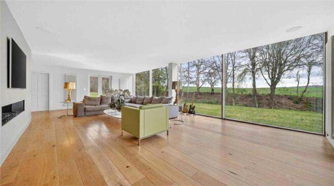 4 bed Detached for sale Image 8