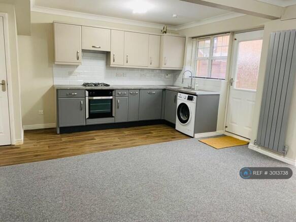 4 bed Detached to rent Image 11