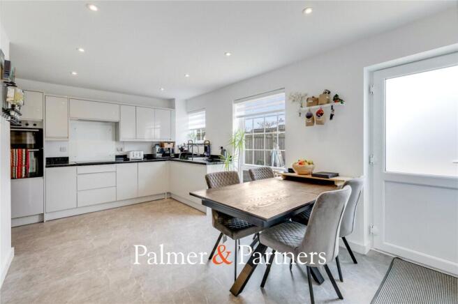 Galleywood Road, Great Baddow, Chelmsford, Essex, CM2 photo 2