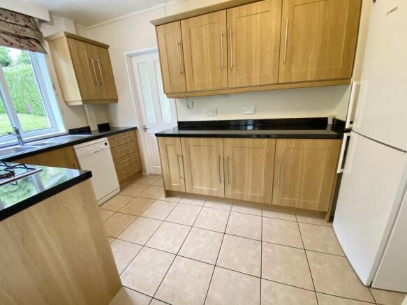 2 bed House to rent Image 5
