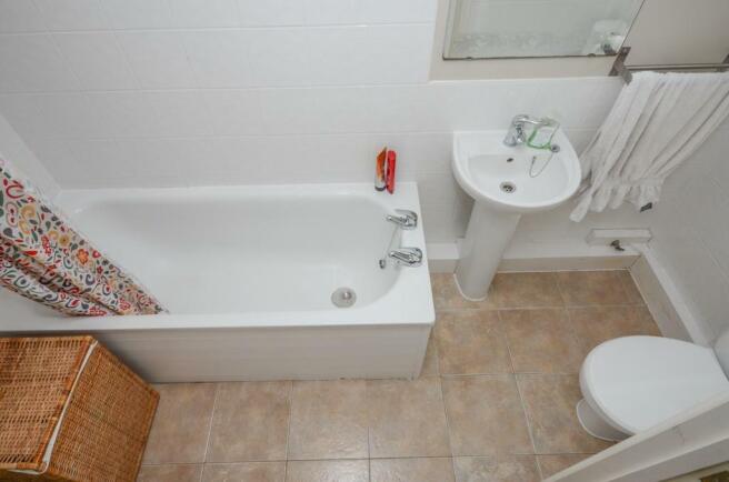 Bathroom pic 2.jpg