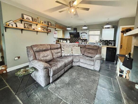 2 bed Terraced for sale Image 5