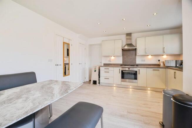 4 bed Detached for sale Image 6