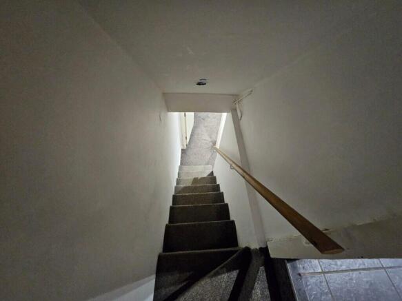 4 bed Terraced to rent Image 6
