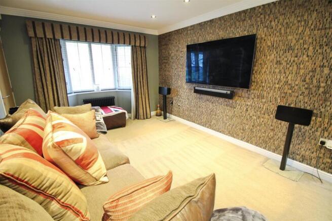 4 bed Detached for sale Image 8