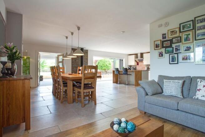 Kitchen lounge diner