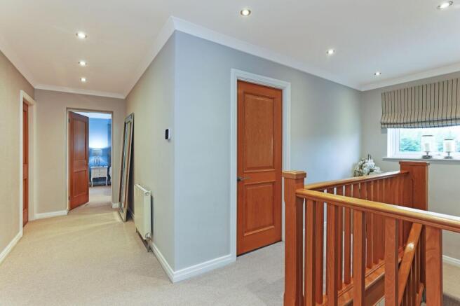 5 bed Detached for sale Image 12