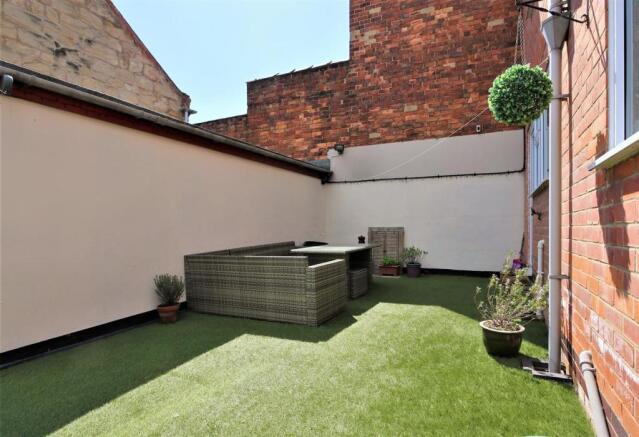 SHARED REAR GARDEN