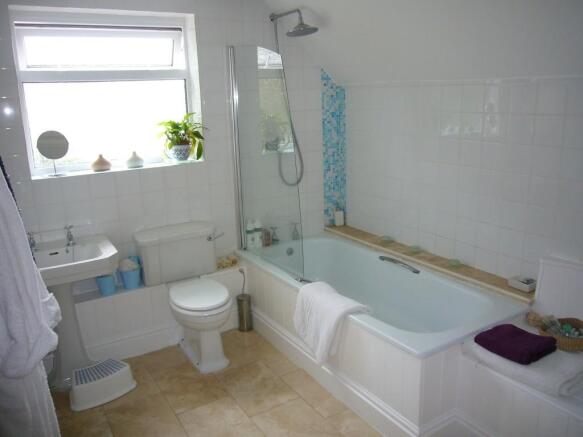 En-Suite Bathroom