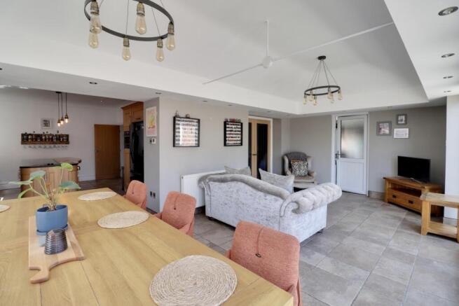 4 bed Detached for sale Image 11