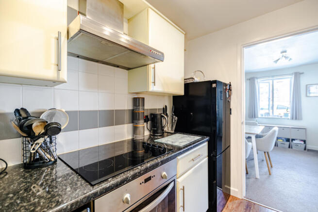 2 bed Flat for sale Image 7