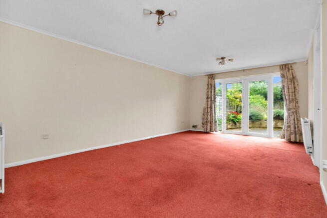 Stoneleigh Close, East Grinstead, West Sussex, RH19 3DY photo 4