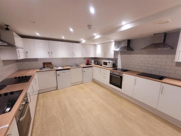 Small Kitchen (Alto ID: 180830904)