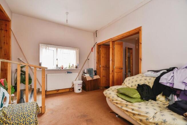4 bed Flat for sale Image 7