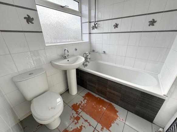 FAMILY BATHROOM