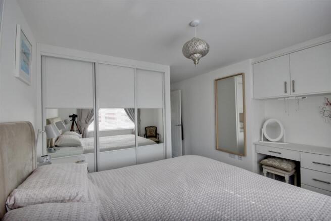 4 bed Detached for sale Image 5