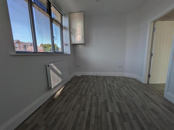 1 bed Ground Flat to rent Image 5