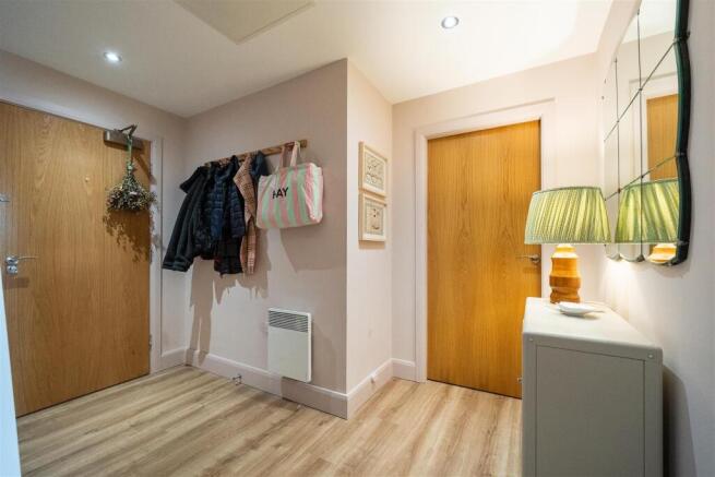 2 bed Apartment for sale Image 7