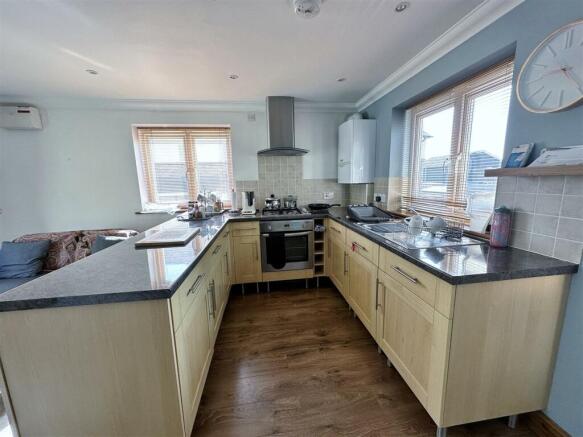 2 Trent Mews kitchen.jpg