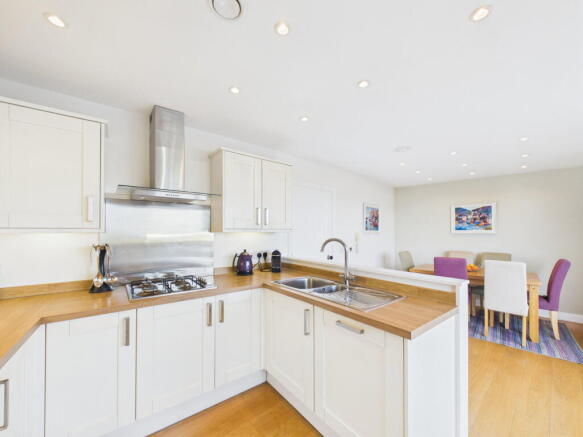 3 bed Town House for sale Image 8