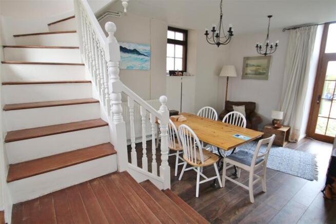 Dining Area.JPG