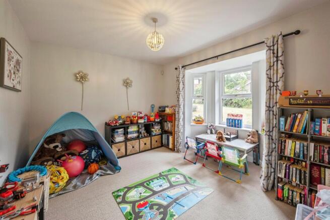 4 bed Detached for sale Image 7