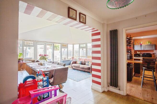 4 bed Semi-Detached for sale Image 6
