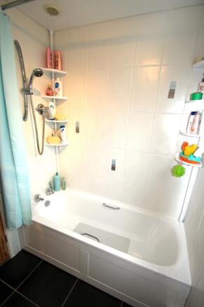 17 Woodvill Road bathroom final