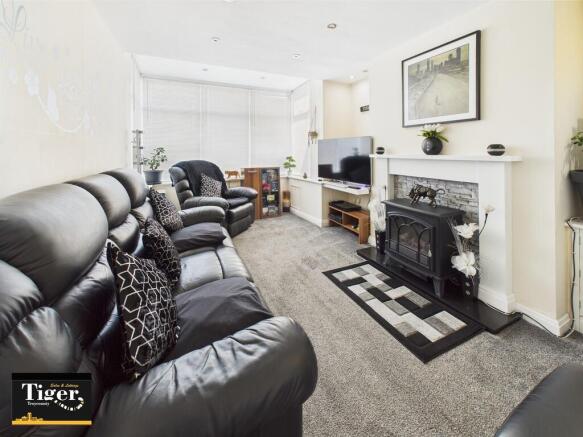 CAM02176G0-PR0582...