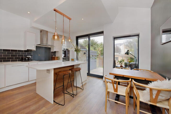8554225-interior12-800.JPG