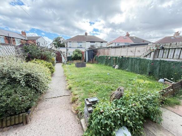 3 bed Terraced to rent Image 5