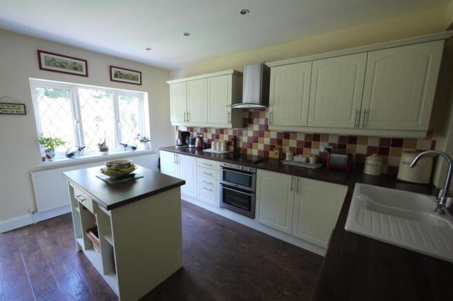 KITCHEN/BREAKFAST RO