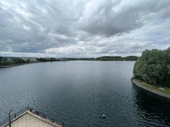2 bed Flat to rent Image 11