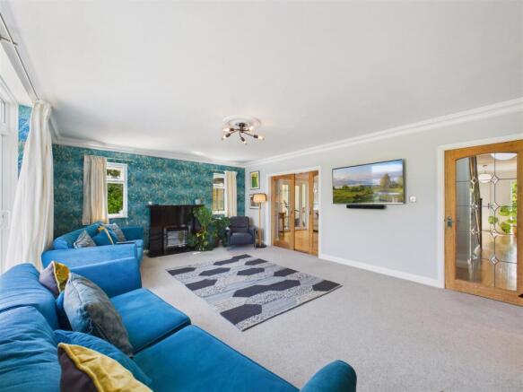 4 bed Detached for sale Image 4