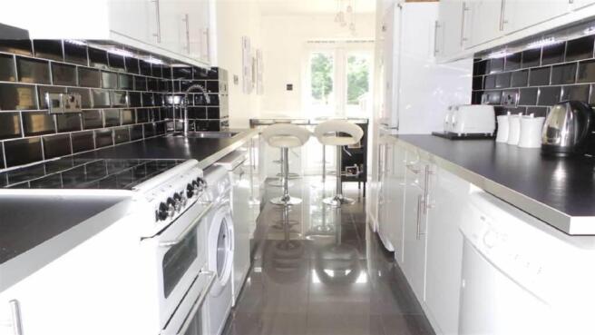 SUPERB KITCHEN / DIN