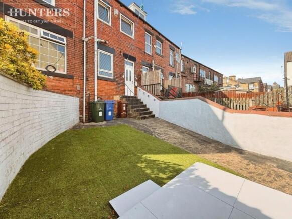 3 bed Terraced to rent Image 12