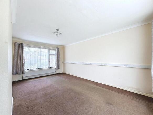 4 bed House for sale Image 4