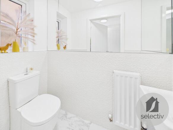 5 bed Detached for sale Image 9