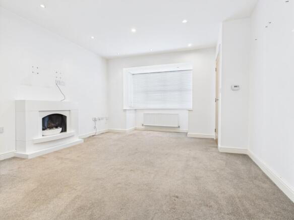 CAM03729G0-PR0113-STILL017