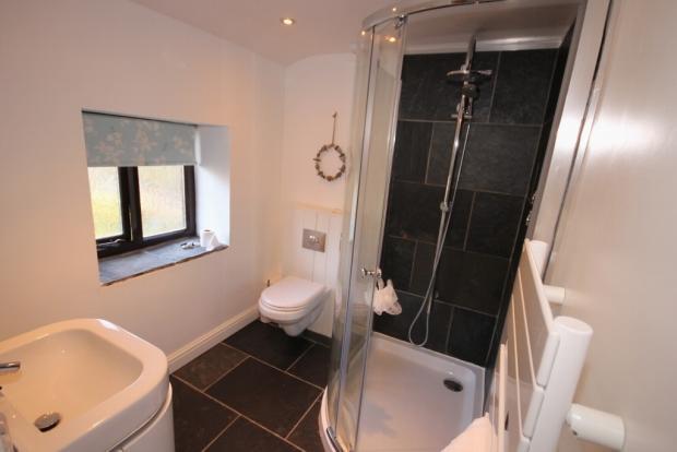 Impressive 3 Piece En Suite