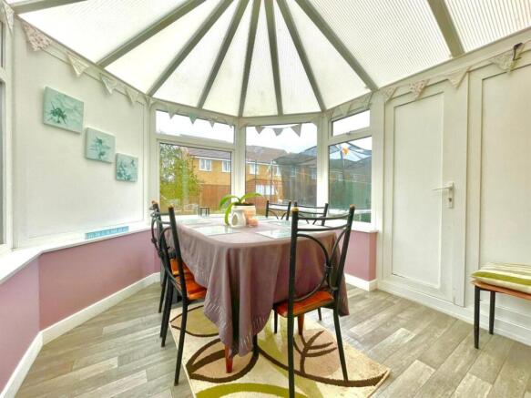 5 bed Detached for sale Image 11