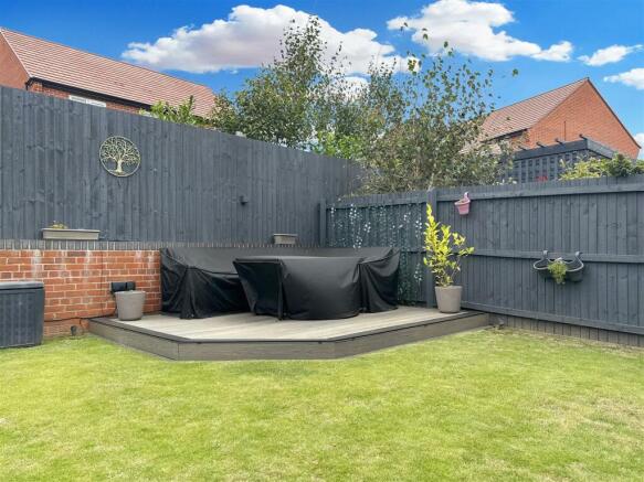 Decked Seating Area 992