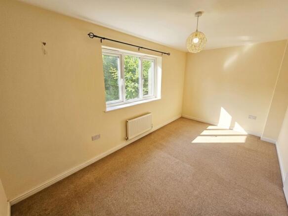 3 bed Town House to rent Image 7