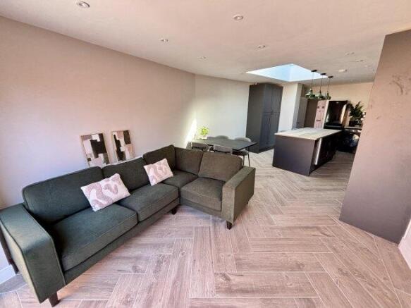 lower-court-road-kt19-8sw-1061909