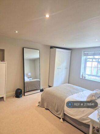 2 bed Maisonette to rent Image 5