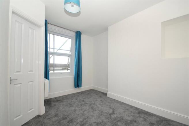 1 bed Apartment to rent Image 5